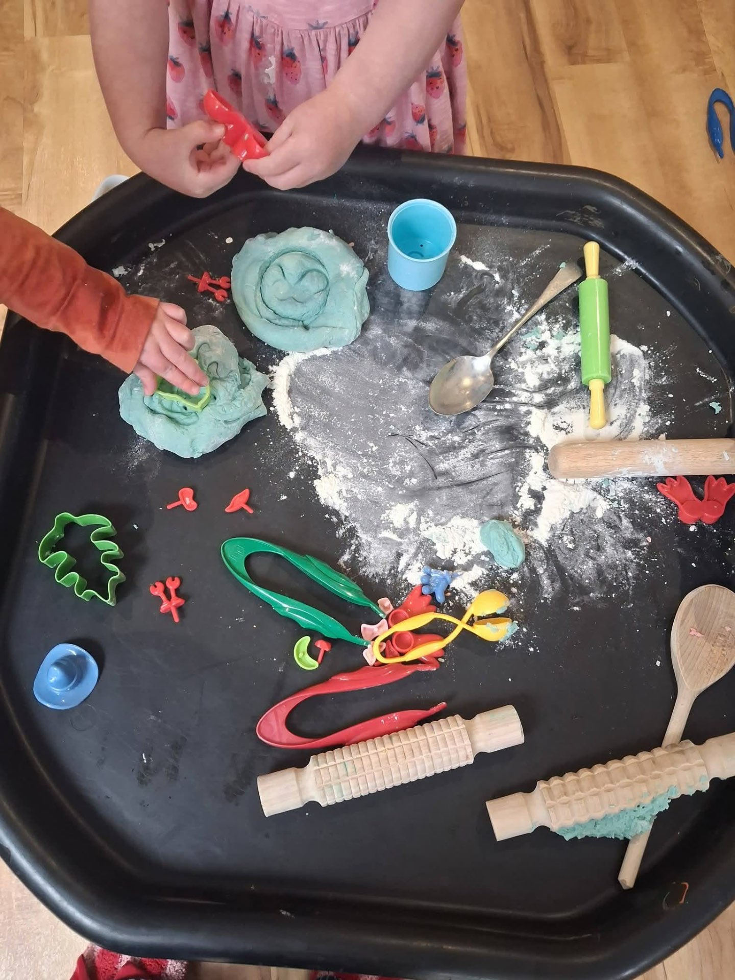 Children rolling and cutting playdough in the tuff tray